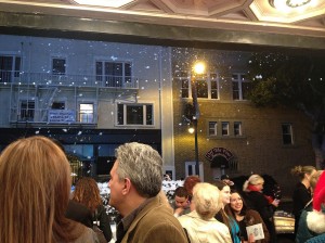 Upon leaving the venue, surprised guests were met with an anomaly in Los Angeles—holiday "snow! (Though really just soap and bubbles, the "snow" was a classy touch.)