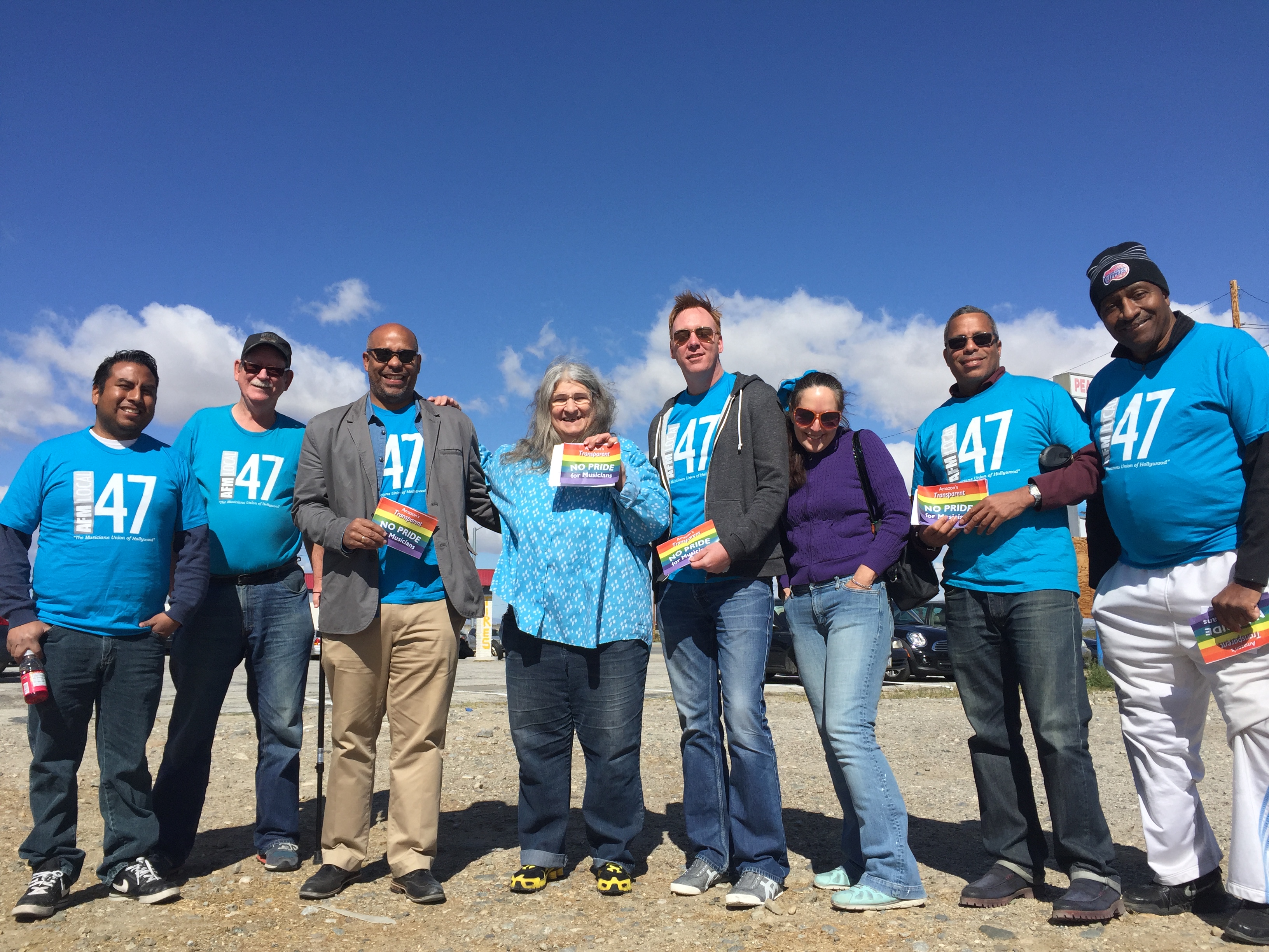 AFM Local 47 musicians and union officials were joined by JLC Western Region Executive Director Leslie Gersicoff the morning of March 29, 2016, for an early morning leafleting outside a "Transparent" location shoot in the desert town of Pearblossom, CA. (Photo by Linda A. Rapka)